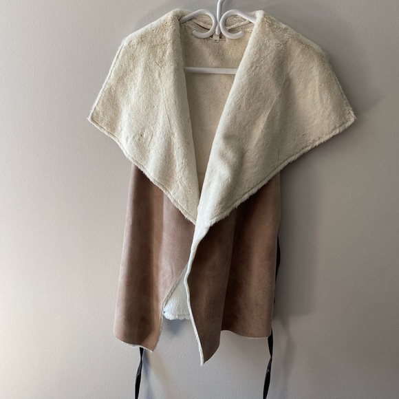 Faux fur vest - Picture 1 of 3